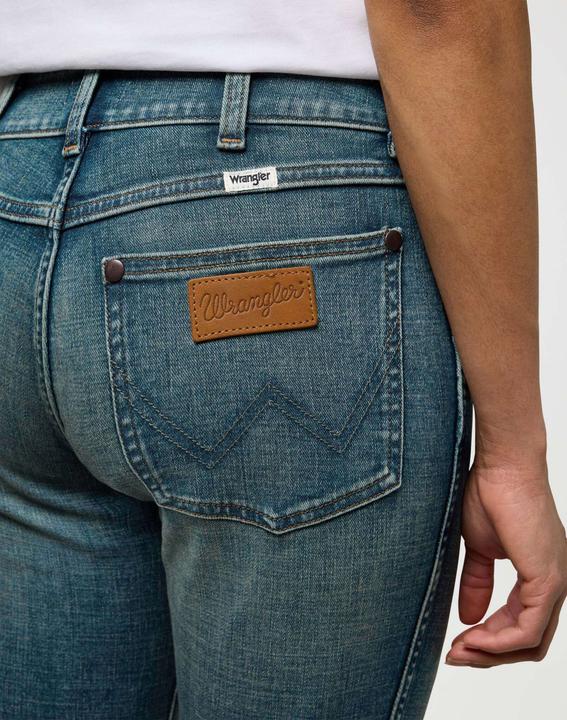 Actual product image Wrangler Jeans Low Rise Bold Boot (30)