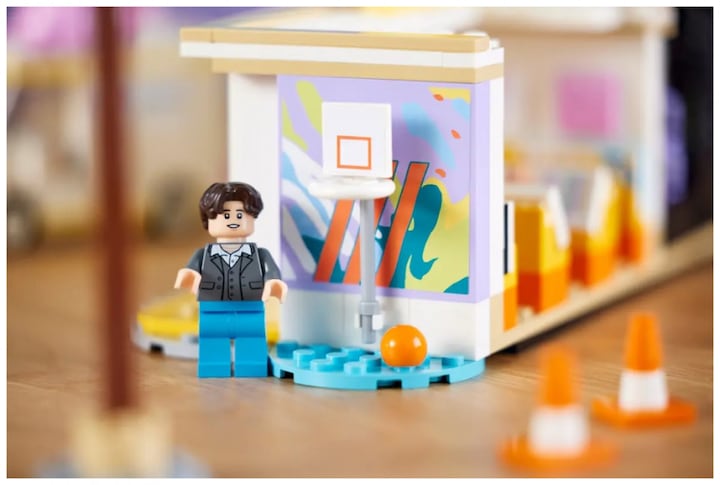 Actual product image LEGO Ideas BTS Dynamite (21339, LEGO Ideas, LEGO Rare Sets)
