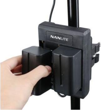 Immagine prodotto Nanlite Sony NP Battery Adapter with DC socket (Adattatore per la batteria della fotocamera)