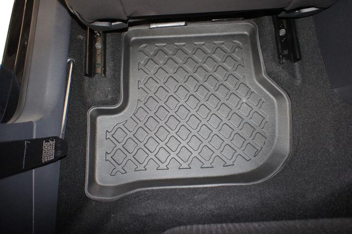 Produktbild Aristar Allwetter Fussmatten für Skoda Octavia / Seat Leon / VW Golf 5 + 6 + Jetta + Scirocco ab 2004 bis 20 (1 Set à 3 Fussmatten)