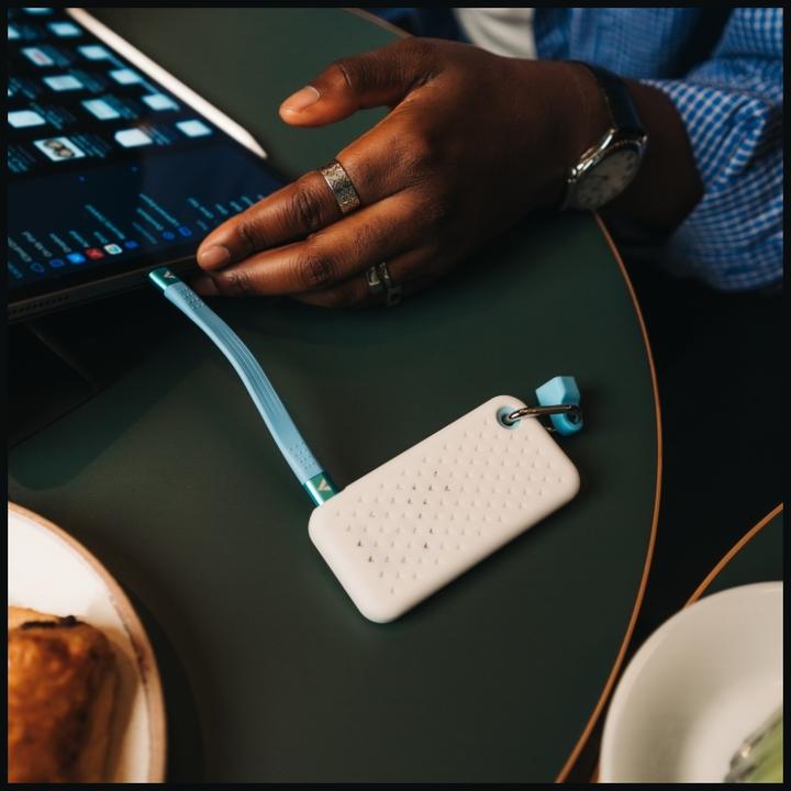 Produktbild Verbatim Pocket SSD 2TB Wht/Blue 2x Slvs (2 TB)