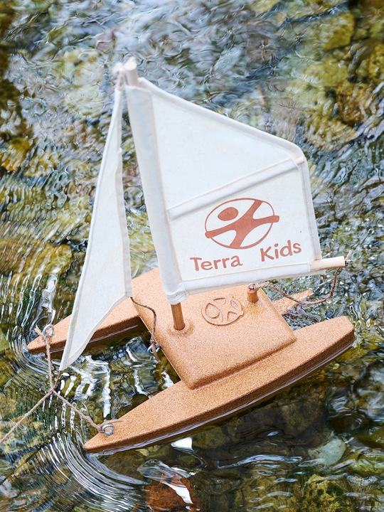 Actual product image Haba Catamaran kit