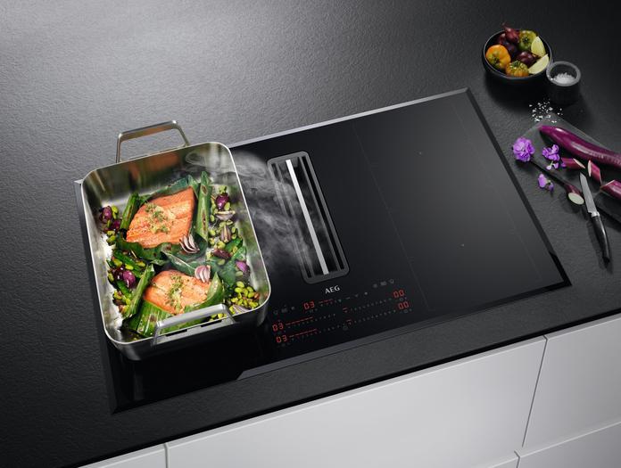 Produktbild AEG Einbau-Induktionsherd mit Dunstabzugshaube,, 83 cm