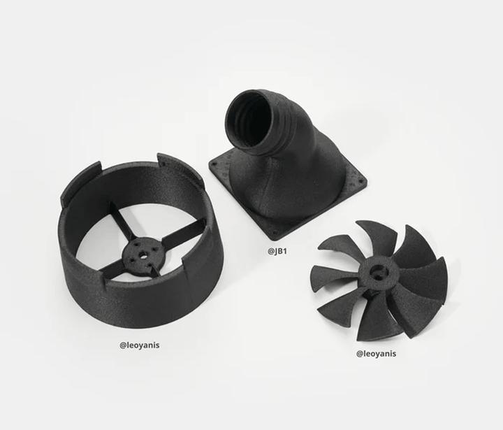 Produktbild Bambu Lab PET CF - Black - 1.75mm - 1kg (PETG-CF, 1.75 mm, 1000 g, Schwarz)