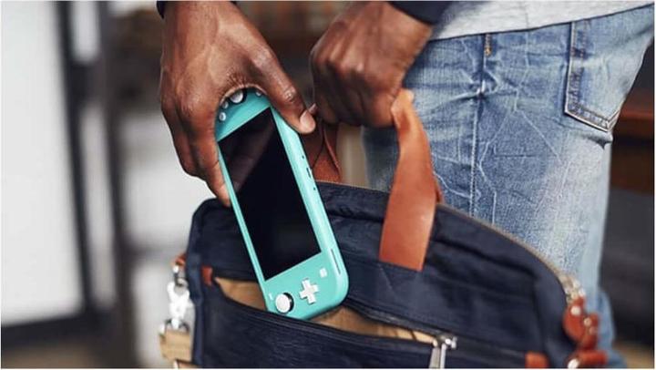 Immagine prodotto Nintendo Switch Lite Console Coral UK (Switch Lite)