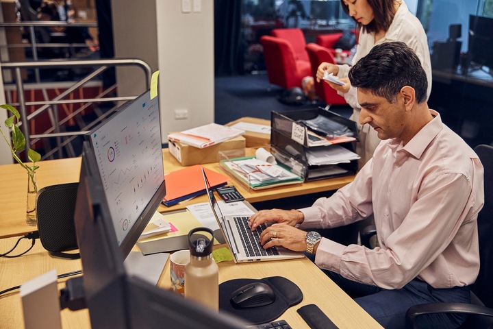 Actual product image HP Elite t655 Thin Client, AMD Embedded Ryzen R2314 SSD PCIe, Win10 IoT (AMD Ryzen Embedded R2314, 8 GB, 64 GB, AMD Radeon Graphics)