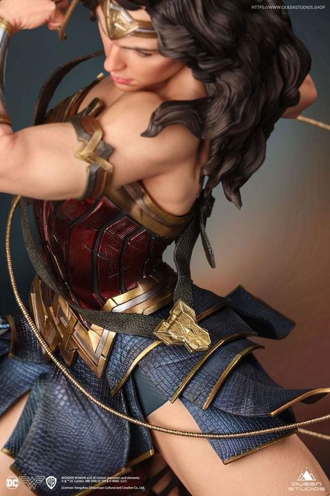Actual product image Queen Studios Wonder Woman Comic Statuette 1/4 Wonder Woman Early Bird Version 47 cm