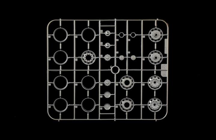 Produktbild Italeri IVECO E5 Hi-Way Abarth