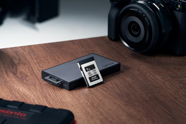 Actual product image Lexar Professional Silver (1000 GB, CFexpress)