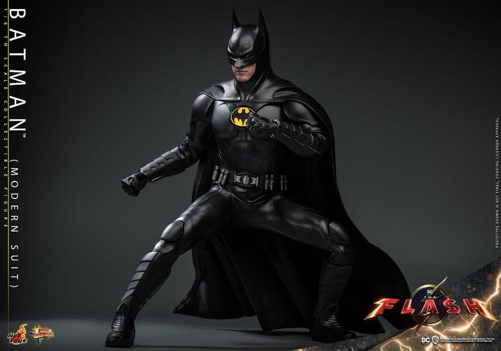 Actual product image Hot Toys The Flash figurine Movie Masterpiece 1/6 Batman (Modern Suit) 30 cm