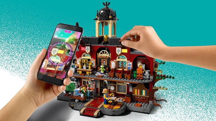 Actual product image LEGO Newbury's haunted school (70425, LEGO Hidden Side)