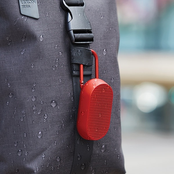 Actual product image Lexon Mino T Wodoodporny głośnik z podstawką i karabińczykiem czerwony/red LA124R9
