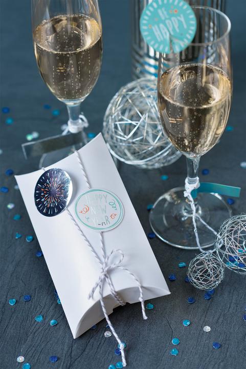 Produktbild Heyda Geschenke-Sticker "Good Luck", Durchmesser: 40 mm aus Papier, mit Hochglanzeffekt