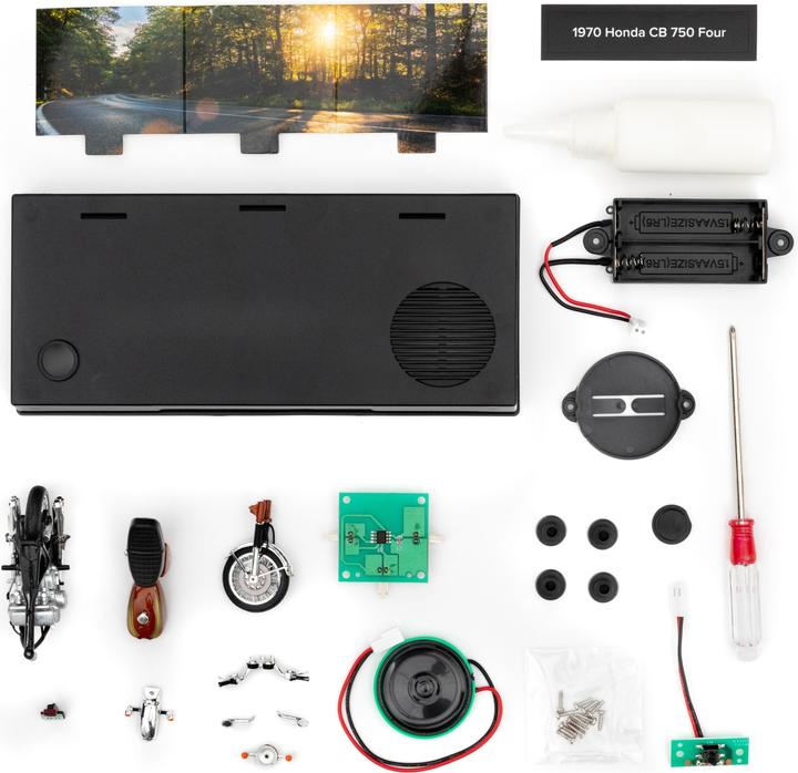 Actual product image Franzis Publisher Honda CB 750 67215 kit from 14 years box