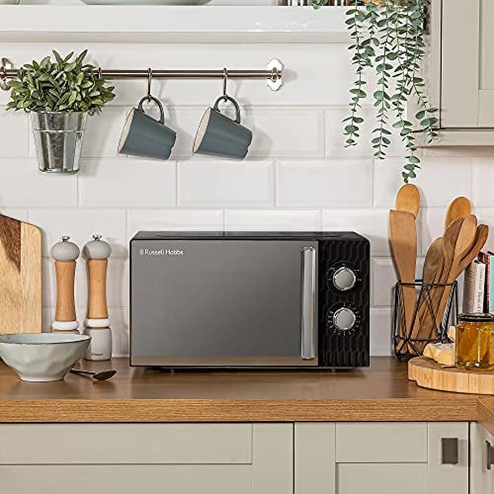 Image du produit Russell Hobbs Micro-ondes manuel avec 5 niveaux de puissance, minuterie intégrée et fonction décongélation (17 l)