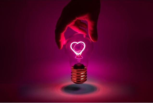 Actual product image Suck UK Light bulb heart