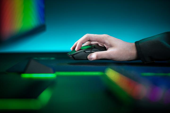 Actual product image Razer Viper Ultimate with Dockingstation (Wireless)
