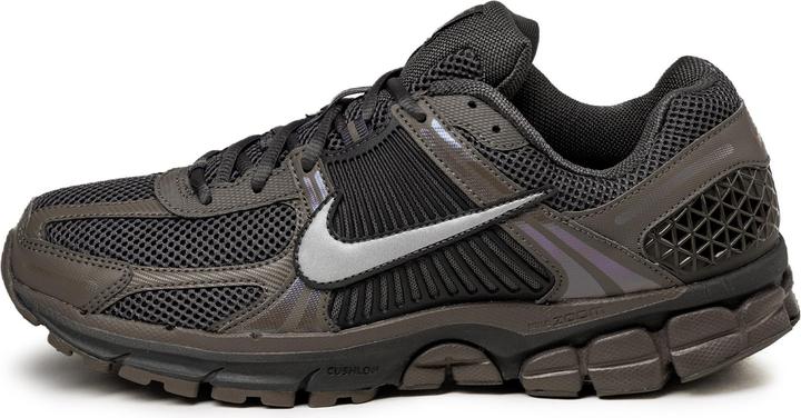 Immagine prodotto Nike Zoom Vomero 5 Cave Stone (39)