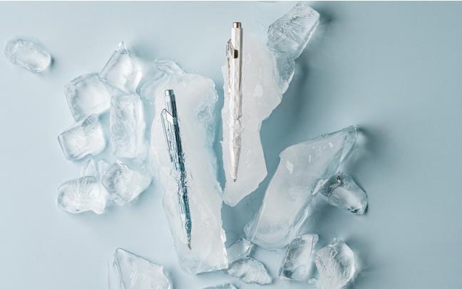 Produktbild Caran d'Ache Kugelschreiber 849 (irisierend weiss lackiert, 1 x)