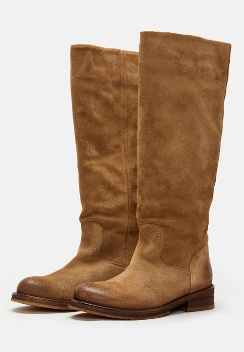Actual product image Felmini Cooper A712, the biker boot from, is made from smooth leather with a vintage leather finish and (38)