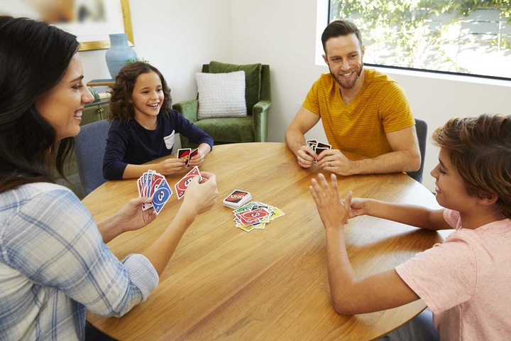 Immagine prodotto Mattel Games Gioco di carte UNO (Italiano, Francese, Tedesco, Inglese, Olandese)