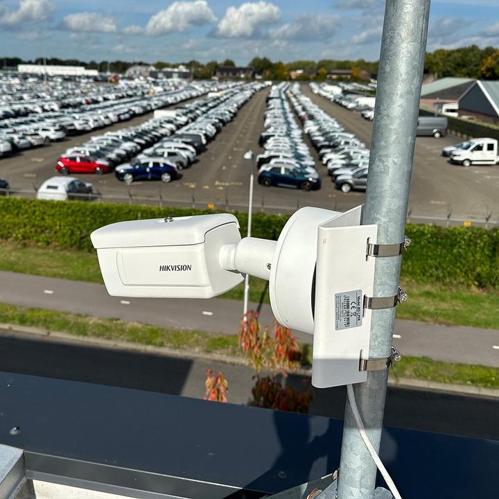 Actual product image Hikvision iDS-2CD7A46G0/P-IZHSY (2688 x 1520 pixels)