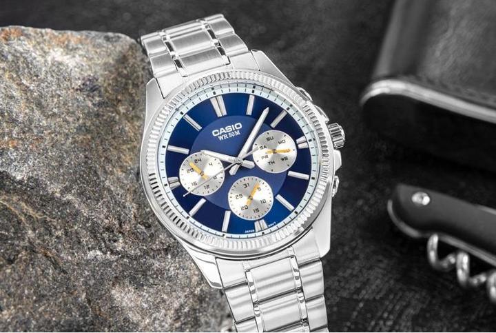 Immagine prodotto Casio Klassisches Herrenarmbanduhr mit blauer Zifferblatt und silbernem Band (Orologio da polso analogico, 43 mm)