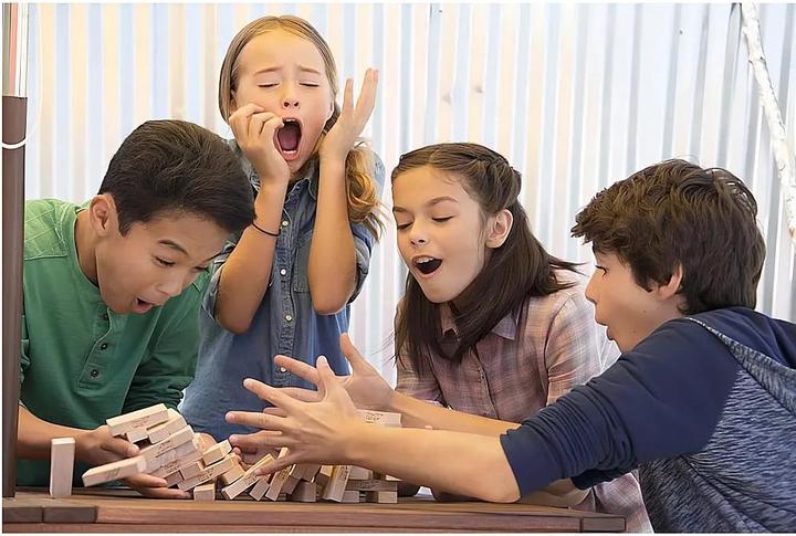 Actual product image Hasbro Gaming Jenga Classic (French, German, Italian, 1 - 4 Players)