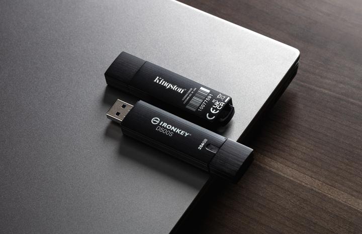 Produktbild Kingston IronKey D500S (256 GB, USB-C)