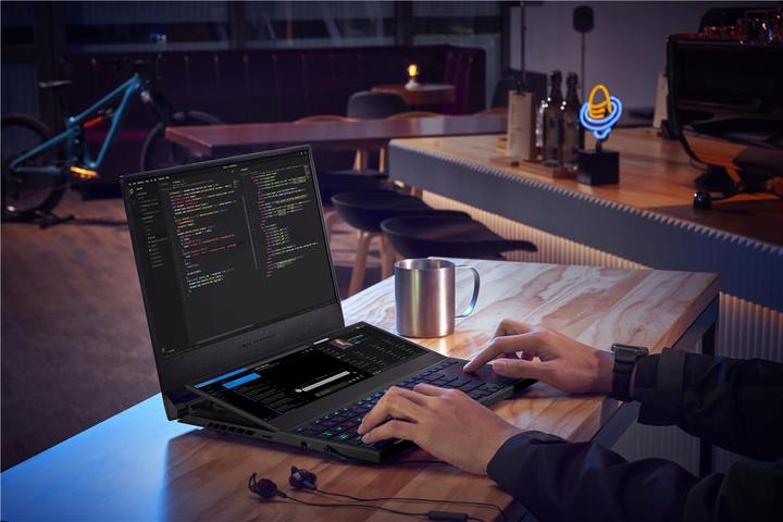Produktbild ASUS ROG Zephyrus Duo 15 SE (15.60", 2000 GB, 32 GB, CH, AMD Ryzen 9 5980HX)