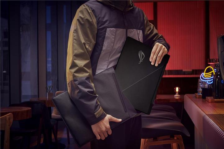 Produktbild ASUS ROG Zephyrus Duo 15 SE (15.60", 2000 GB, 32 GB, CH, AMD Ryzen 9 5980HX)