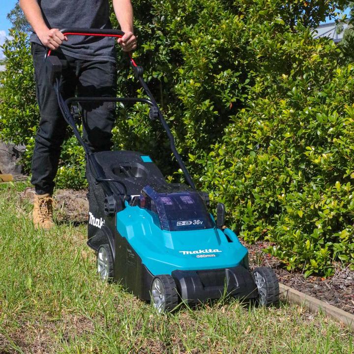 Produktbild Makita DLM382PT2 (Akkubetrieb)
