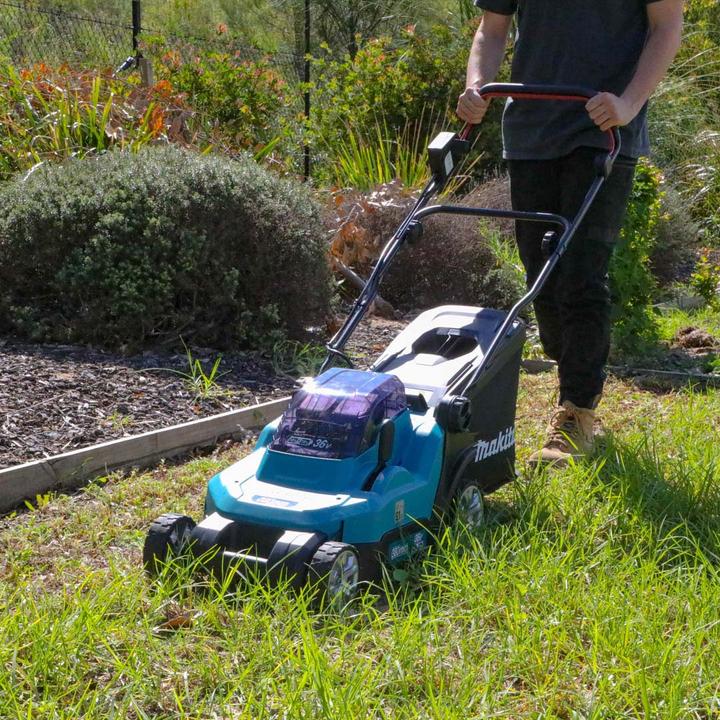 Produktbild Makita DLM382PT2 (Akkubetrieb)
