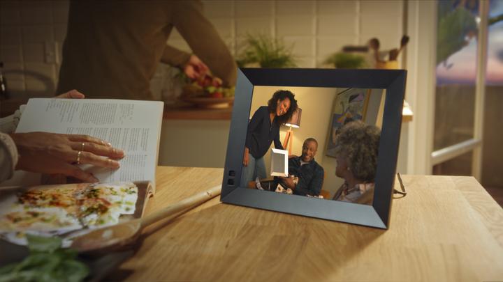 Actual product image Nixplay Smart digital photo frame (10.10", 1280 x 800 pixels)