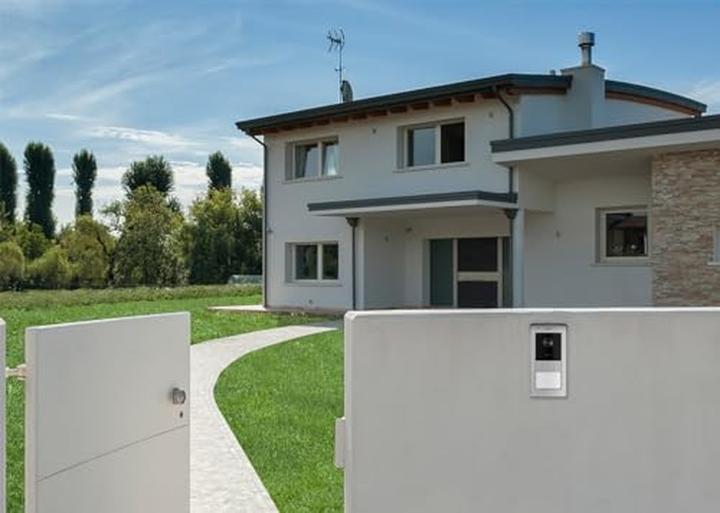 Produktbild Vimar Video-Gegensprechanlage mit kapazitiver Tastatur, RFID-Tafel, erweiterbar, IP54 (Kabelgebunden)