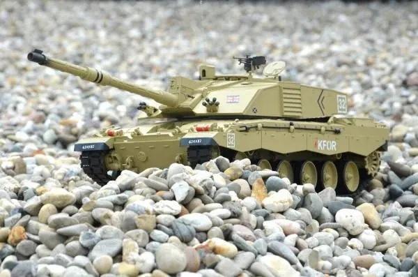Actual product image Es-toys Heng Long RC Tank 1:16 Challenger 2 (RTR Ready-to-Run)