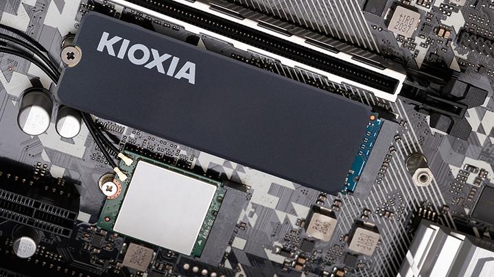 Immagine prodotto Kioxia Exceria HeatSink (4096 GB, M.2 2280)