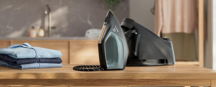 Actual product image Electrolux Iron E8ST2-8OG (2400 W, 110 g/min)