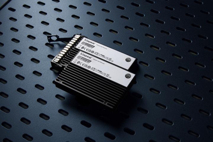 Actual product image Kingston 7.68TB DC3000ME U.2 PCIe 5.0 NVMe TCG Opal Enterprise SSD (7680 GB, 2.5")