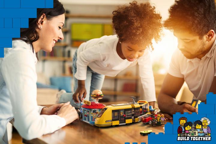 Actual product image LEGO City square (60271, LEGO City)