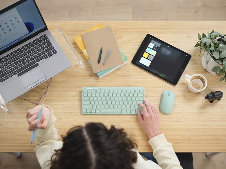 Actual product image Trust Lyra - Draadloos Toetsenbord en Muis - Multi connect - Qwerty US - Groen (US, Cable)