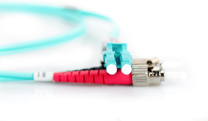Produktbild Digitus LWL Patchkabel LC/ST 50/125um 5m Multimode Duplex Halogenfrei mit Messprotokoll türkis OM3 (5 m)