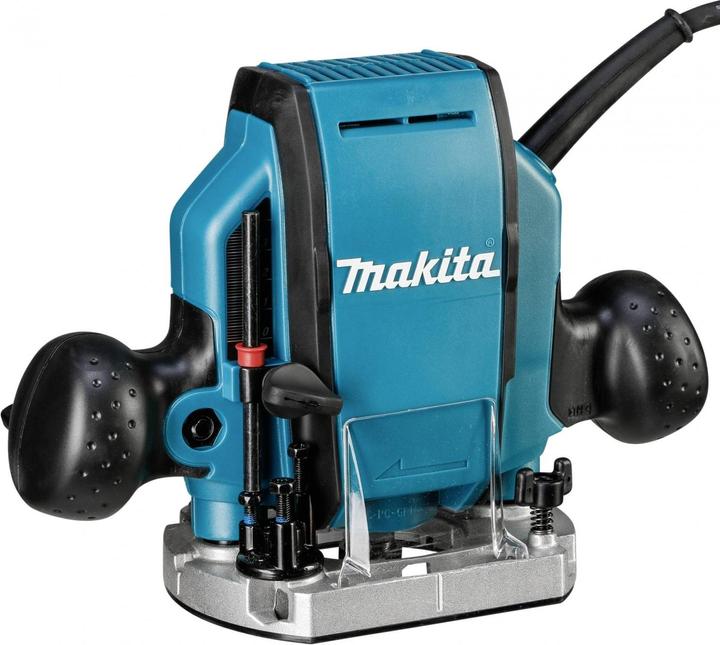 1x suction nozzle, 1x rip fence, 1x assembly tool, 1x Makita RP0900 router, 1x collet chuck 6 and 8 mm
