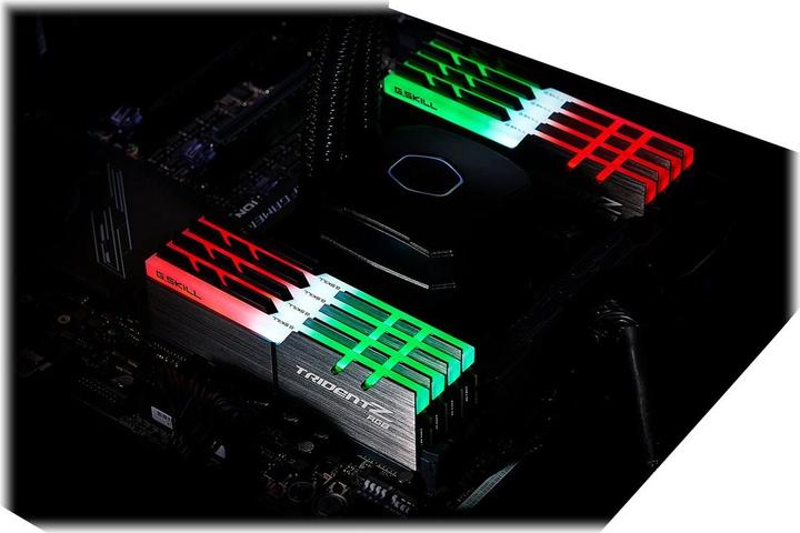 Produktbild G.Skill Trident Z RGB (2 x 32GB, 4400 MHz, DDR4-RAM, DIMM)