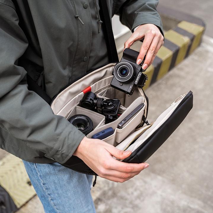 Immagine prodotto Pgytech Borsa fotografica OneGo 6L Black (Borsa a tracolla per fotocamera, 6 l)