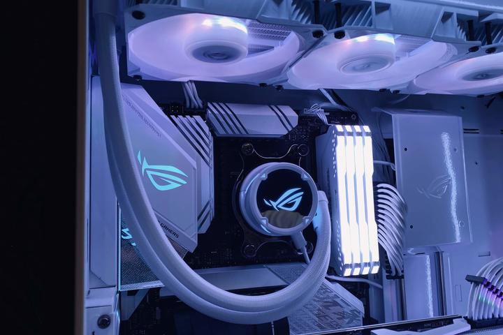 Actual product image ASUS ROG Strix LC 360 RGB White Edition Complete water cooling