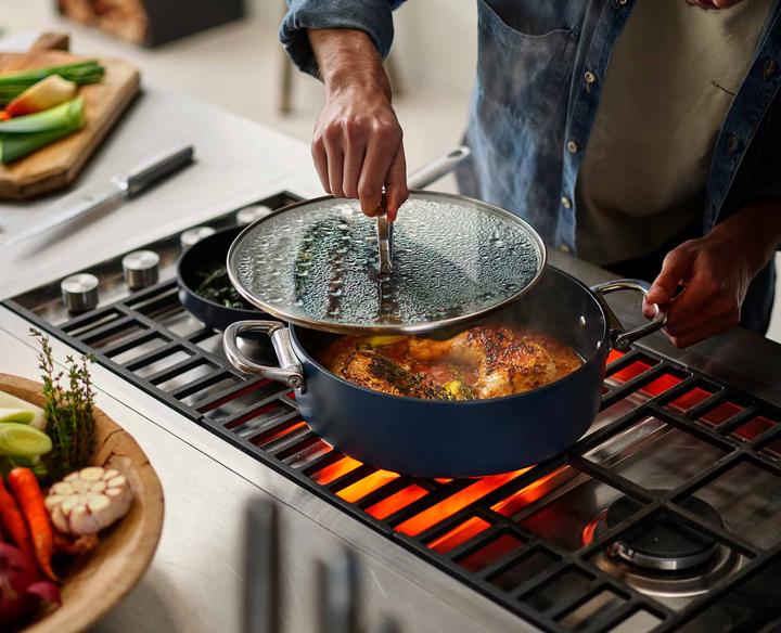 Actual product image Joseph Joseph Space casserole with folding handles D28cm (28 cm, Casserole + Stewpot, Aluminium)
