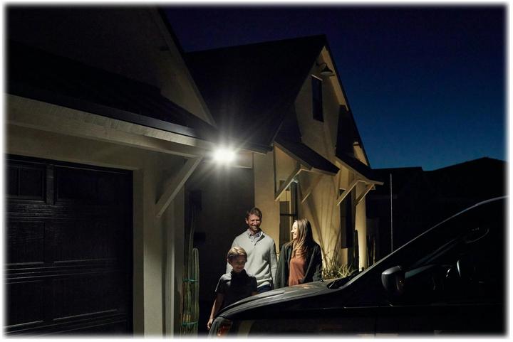 Actual product image Arlo Pro 3 Floodlight camera, black (2560 x 1440 Pixels)