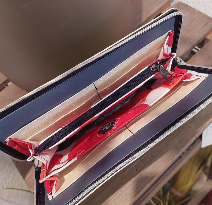 Actual product image Tooitaly Upcycled wallet made from recycled PET bottles from the sea No.02 Hand Made in Italy