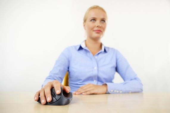 Actual product image Evoluent Medium (Wireless)
